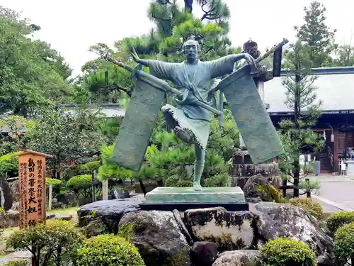 大井神社の像