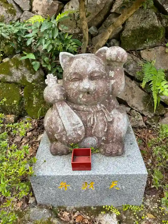 お松大権現の{uncategorized: "未分類", other: "その他", undefined: "問題あり", building: "その他建物", grave: "お墓", sacred_gate: "鳥居", guardian: "狛犬", statue: "像", buddha: "仏像", history: "歴史", nature: "自然", garden: "庭園", animal: "動物", pagoda: "塔", temizu: "手水舎", mountain_gate: "山門・神門", sanctuary: "本殿・本堂", subordinate: "末社・摂社", art: "芸術", scenery: "景色", jizo: "地蔵", ema: "絵馬", goshuin: "御朱印", omikuji: "おみくじ", items: "授与品その他", amulet: "お守り", goshuincho: "御朱印帳", eats: "食事", festival: "お祭り", votive_dance: "神楽", shichigosan: "七五三参", wedding: "結婚式", experience: "体験その他", initially: "初詣", around: "周辺", anti_infection: "感染症対策"}