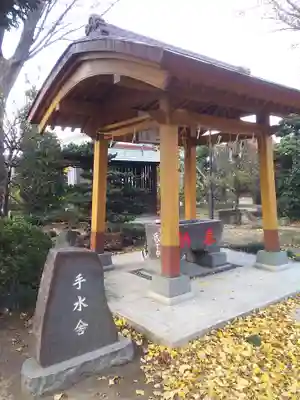 足立神社の手水舎