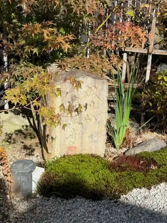 遍照寺の{uncategorized: "未分類", other: "その他", undefined: "問題あり", building: "その他建物", grave: "お墓", sacred_gate: "鳥居", guardian: "狛犬", statue: "像", buddha: "仏像", history: "歴史", nature: "自然", garden: "庭園", animal: "動物", pagoda: "塔", temizu: "手水舎", mountain_gate: "山門・神門", sanctuary: "本殿・本堂", subordinate: "末社・摂社", art: "芸術", scenery: "景色", jizo: "地蔵", ema: "絵馬", goshuin: "御朱印", omikuji: "おみくじ", items: "授与品その他", amulet: "お守り", goshuincho: "御朱印帳", eats: "食事", festival: "お祭り", votive_dance: "神楽", shichigosan: "七五三参", wedding: "結婚式", experience: "体験その他", initially: "初詣", around: "周辺", anti_infection: "感染症対策"}