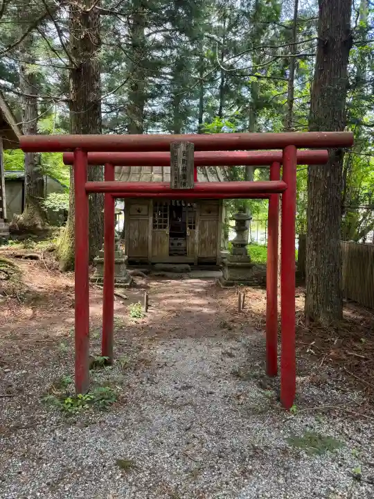 塩原八幡宮の{uncategorized: "未分類", other: "その他", undefined: "問題あり", building: "その他建物", grave: "お墓", sacred_gate: "鳥居", guardian: "狛犬", statue: "像", buddha: "仏像", history: "歴史", nature: "自然", garden: "庭園", animal: "動物", pagoda: "塔", temizu: "手水舎", mountain_gate: "山門・神門", sanctuary: "本殿・本堂", subordinate: "末社・摂社", art: "芸術", scenery: "景色", jizo: "地蔵", ema: "絵馬", goshuin: "御朱印", omikuji: "おみくじ", items: "授与品その他", amulet: "お守り", goshuincho: "御朱印帳", eats: "食事", festival: "お祭り", votive_dance: "神楽", shichigosan: "七五三参", wedding: "結婚式", experience: "体験その他", initially: "初詣", around: "周辺", anti_infection: "感染症対策"}