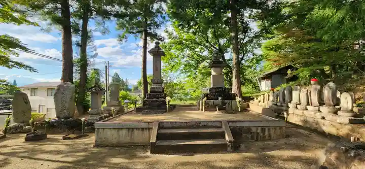 お春地蔵尊のお墓