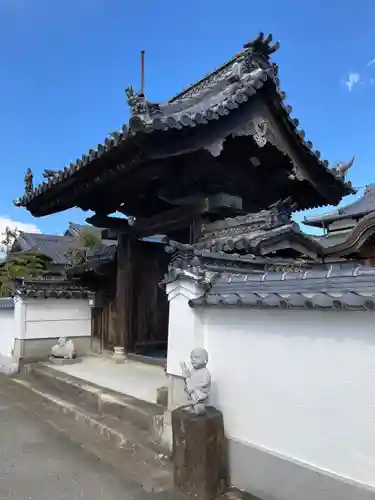 宝持院の山門