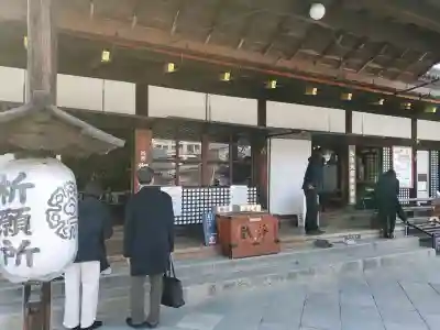 東寺（教王護国寺）の{uncategorized: "未分類", other: "その他", undefined: "問題あり", building: "その他建物", grave: "お墓", sacred_gate: "鳥居", guardian: "狛犬", statue: "像", buddha: "仏像", history: "歴史", nature: "自然", garden: "庭園", animal: "動物", pagoda: "塔", temizu: "手水舎", mountain_gate: "山門・神門", sanctuary: "本殿・本堂", subordinate: "末社・摂社", art: "芸術", scenery: "景色", jizo: "地蔵", ema: "絵馬", goshuin: "御朱印", omikuji: "おみくじ", items: "授与品その他", amulet: "お守り", goshuincho: "御朱印帳", eats: "食事", festival: "お祭り", votive_dance: "神楽", shichigosan: "七五三参", wedding: "結婚式", experience: "体験その他", initially: "初詣", around: "周辺", anti_infection: "感染症対策"}