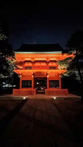 穴八幡宮の山門・神門