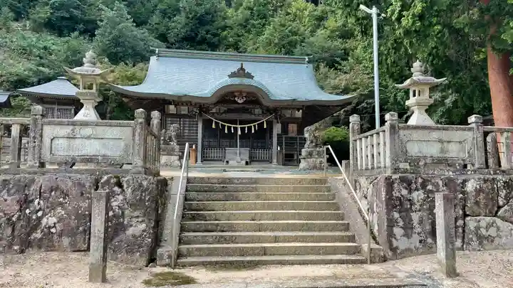伊尼神社の本殿・本堂