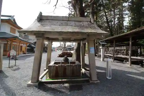 穂高神社本宮の手水舎