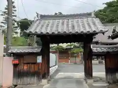 頭護山 如意寺の山門