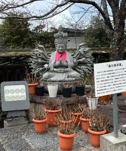 南法華寺（壷阪寺）の{uncategorized: "未分類", other: "その他", undefined: "問題あり", building: "その他建物", grave: "お墓", sacred_gate: "鳥居", guardian: "狛犬", statue: "像", buddha: "仏像", history: "歴史", nature: "自然", garden: "庭園", animal: "動物", pagoda: "塔", temizu: "手水舎", mountain_gate: "山門・神門", sanctuary: "本殿・本堂", subordinate: "末社・摂社", art: "芸術", scenery: "景色", jizo: "地蔵", ema: "絵馬", goshuin: "御朱印", omikuji: "おみくじ", items: "授与品その他", amulet: "お守り", goshuincho: "御朱印帳", eats: "食事", festival: "お祭り", votive_dance: "神楽", shichigosan: "七五三参", wedding: "結婚式", experience: "体験その他", initially: "初詣", around: "周辺", anti_infection: "感染症対策"}