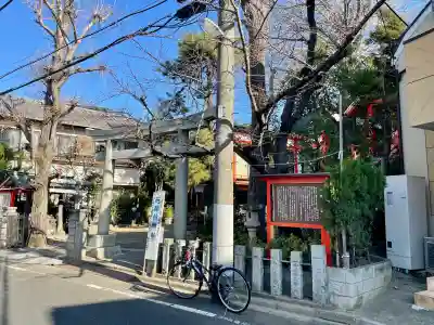 於玉稲荷神社の{uncategorized: "未分類", other: "その他", undefined: "問題あり", building: "その他建物", grave: "お墓", sacred_gate: "鳥居", guardian: "狛犬", statue: "像", buddha: "仏像", history: "歴史", nature: "自然", garden: "庭園", animal: "動物", pagoda: "塔", temizu: "手水舎", mountain_gate: "山門・神門", sanctuary: "本殿・本堂", subordinate: "末社・摂社", art: "芸術", scenery: "景色", jizo: "地蔵", ema: "絵馬", goshuin: "御朱印", omikuji: "おみくじ", items: "授与品その他", amulet: "お守り", goshuincho: "御朱印帳", eats: "食事", festival: "お祭り", votive_dance: "神楽", shichigosan: "七五三参", wedding: "結婚式", experience: "体験その他", initially: "初詣", around: "周辺", anti_infection: "感染症対策"}