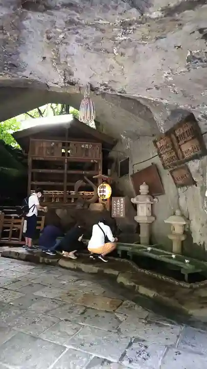 銭洗弁財天宇賀福神社の本殿・本堂