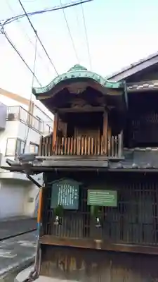 屋根神の本殿・本堂