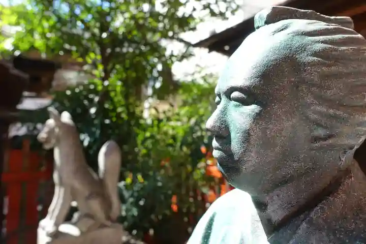 岬神社(土佐稲荷神社)の像