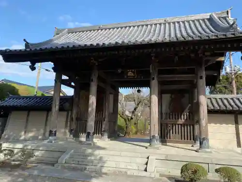 光長寺の山門