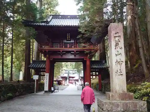 日光二荒山神社の山門