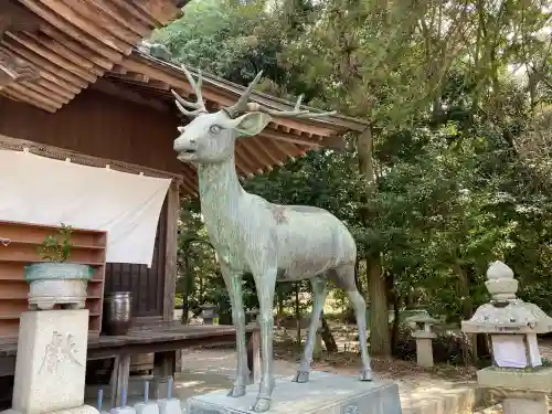 春日神社の{uncategorized: "未分類", other: "その他", undefined: "問題あり", building: "その他建物", grave: "お墓", sacred_gate: "鳥居", guardian: "狛犬", statue: "像", buddha: "仏像", history: "歴史", nature: "自然", garden: "庭園", animal: "動物", pagoda: "塔", temizu: "手水舎", mountain_gate: "山門・神門", sanctuary: "本殿・本堂", subordinate: "末社・摂社", art: "芸術", scenery: "景色", jizo: "地蔵", ema: "絵馬", goshuin: "御朱印", omikuji: "おみくじ", items: "授与品その他", amulet: "お守り", goshuincho: "御朱印帳", eats: "食事", festival: "お祭り", votive_dance: "神楽", shichigosan: "七五三参", wedding: "結婚式", experience: "体験その他", initially: "初詣", around: "周辺", anti_infection: "感染症対策"}