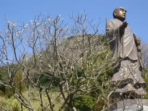 妙本寺の像