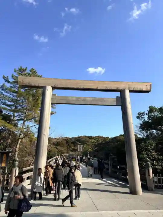 伊勢神宮内宮(皇大神宮)の{uncategorized: "未分類", other: "その他", undefined: "問題あり", building: "その他建物", grave: "お墓", sacred_gate: "鳥居", guardian: "狛犬", statue: "像", buddha: "仏像", history: "歴史", nature: "自然", garden: "庭園", animal: "動物", pagoda: "塔", temizu: "手水舎", mountain_gate: "山門・神門", sanctuary: "本殿・本堂", subordinate: "末社・摂社", art: "芸術", scenery: "景色", jizo: "地蔵", ema: "絵馬", goshuin: "御朱印", omikuji: "おみくじ", items: "授与品その他", amulet: "お守り", goshuincho: "御朱印帳", eats: "食事", festival: "お祭り", votive_dance: "神楽", shichigosan: "七五三参", wedding: "結婚式", experience: "体験その他", initially: "初詣", around: "周辺", anti_infection: "感染症対策"}