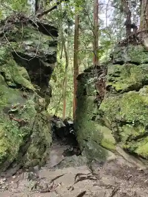室生龍穴神社 天の岩戸の{uncategorized: "未分類", other: "その他", undefined: "問題あり", building: "その他建物", grave: "お墓", sacred_gate: "鳥居", guardian: "狛犬", statue: "像", buddha: "仏像", history: "歴史", nature: "自然", garden: "庭園", animal: "動物", pagoda: "塔", temizu: "手水舎", mountain_gate: "山門・神門", sanctuary: "本殿・本堂", subordinate: "末社・摂社", art: "芸術", scenery: "景色", jizo: "地蔵", ema: "絵馬", goshuin: "御朱印", omikuji: "おみくじ", items: "授与品その他", amulet: "お守り", goshuincho: "御朱印帳", eats: "食事", festival: "お祭り", votive_dance: "神楽", shichigosan: "七五三参", wedding: "結婚式", experience: "体験その他", initially: "初詣", around: "周辺", anti_infection: "感染症対策"}