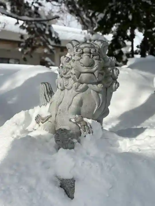 新琴似神社の{uncategorized: "未分類", other: "その他", undefined: "問題あり", building: "その他建物", grave: "お墓", sacred_gate: "鳥居", guardian: "狛犬", statue: "像", buddha: "仏像", history: "歴史", nature: "自然", garden: "庭園", animal: "動物", pagoda: "塔", temizu: "手水舎", mountain_gate: "山門・神門", sanctuary: "本殿・本堂", subordinate: "末社・摂社", art: "芸術", scenery: "景色", jizo: "地蔵", ema: "絵馬", goshuin: "御朱印", omikuji: "おみくじ", items: "授与品その他", amulet: "お守り", goshuincho: "御朱印帳", eats: "食事", festival: "お祭り", votive_dance: "神楽", shichigosan: "七五三参", wedding: "結婚式", experience: "体験その他", initially: "初詣", around: "周辺", anti_infection: "感染症対策"}