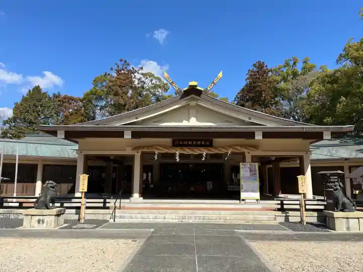 三重縣護國神社の{uncategorized: "未分類", other: "その他", undefined: "問題あり", building: "その他建物", grave: "お墓", sacred_gate: "鳥居", guardian: "狛犬", statue: "像", buddha: "仏像", history: "歴史", nature: "自然", garden: "庭園", animal: "動物", pagoda: "塔", temizu: "手水舎", mountain_gate: "山門・神門", sanctuary: "本殿・本堂", subordinate: "末社・摂社", art: "芸術", scenery: "景色", jizo: "地蔵", ema: "絵馬", goshuin: "御朱印", omikuji: "おみくじ", items: "授与品その他", amulet: "お守り", goshuincho: "御朱印帳", eats: "食事", festival: "お祭り", votive_dance: "神楽", shichigosan: "七五三参", wedding: "結婚式", experience: "体験その他", initially: "初詣", around: "周辺", anti_infection: "感染症対策"}