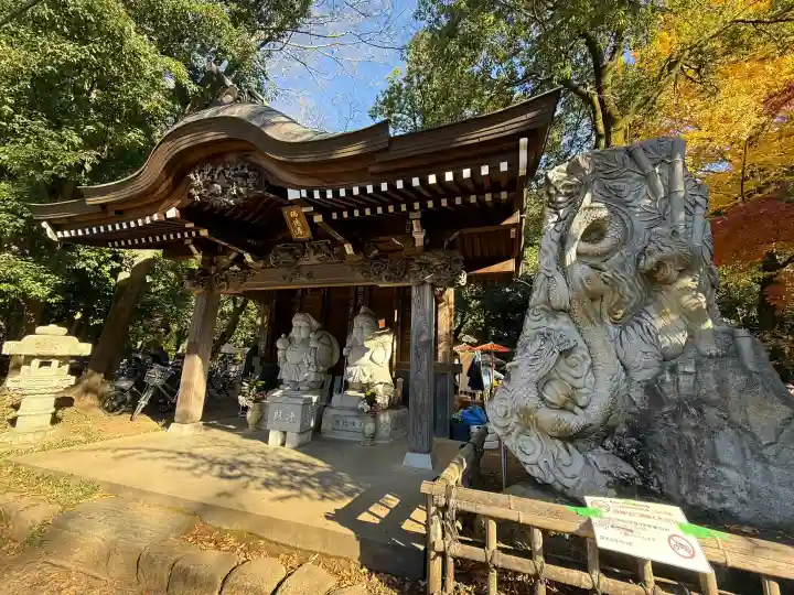 深大寺の{uncategorized: "未分類", other: "その他", undefined: "問題あり", building: "その他建物", grave: "お墓", sacred_gate: "鳥居", guardian: "狛犬", statue: "像", buddha: "仏像", history: "歴史", nature: "自然", garden: "庭園", animal: "動物", pagoda: "塔", temizu: "手水舎", mountain_gate: "山門・神門", sanctuary: "本殿・本堂", subordinate: "末社・摂社", art: "芸術", scenery: "景色", jizo: "地蔵", ema: "絵馬", goshuin: "御朱印", omikuji: "おみくじ", items: "授与品その他", amulet: "お守り", goshuincho: "御朱印帳", eats: "食事", festival: "お祭り", votive_dance: "神楽", shichigosan: "七五三参", wedding: "結婚式", experience: "体験その他", initially: "初詣", around: "周辺", anti_infection: "感染症対策"}
