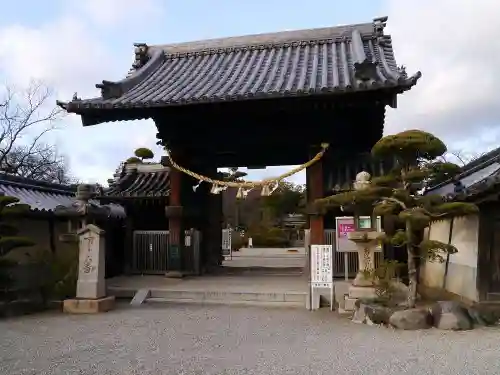 誉田八幡宮の山門