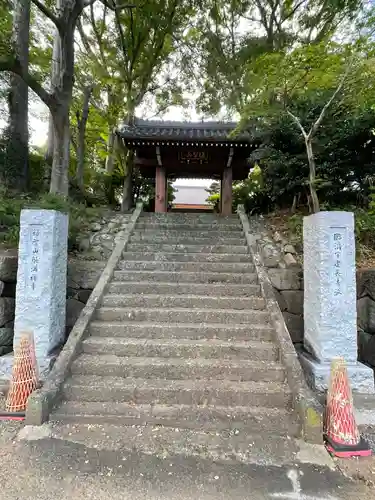 能満寺の山門・神門
