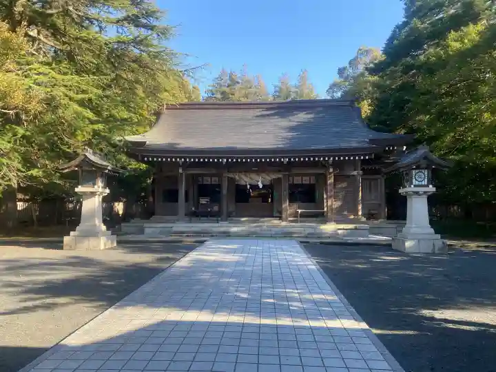 名和神社の{uncategorized: "未分類", other: "その他", undefined: "問題あり", building: "その他建物", grave: "お墓", sacred_gate: "鳥居", guardian: "狛犬", statue: "像", buddha: "仏像", history: "歴史", nature: "自然", garden: "庭園", animal: "動物", pagoda: "塔", temizu: "手水舎", mountain_gate: "山門・神門", sanctuary: "本殿・本堂", subordinate: "末社・摂社", art: "芸術", scenery: "景色", jizo: "地蔵", ema: "絵馬", goshuin: "御朱印", omikuji: "おみくじ", items: "授与品その他", amulet: "お守り", goshuincho: "御朱印帳", eats: "食事", festival: "お祭り", votive_dance: "神楽", shichigosan: "七五三参", wedding: "結婚式", experience: "体験その他", initially: "初詣", around: "周辺", anti_infection: "感染症対策"}