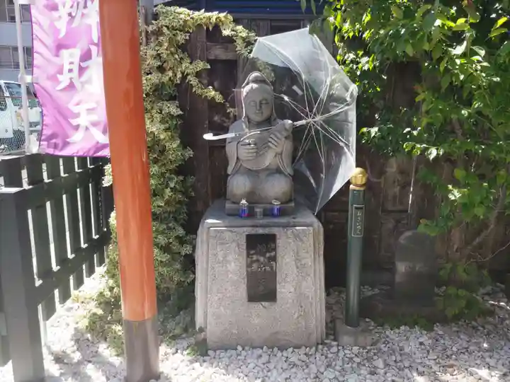 幸町辨財天の像