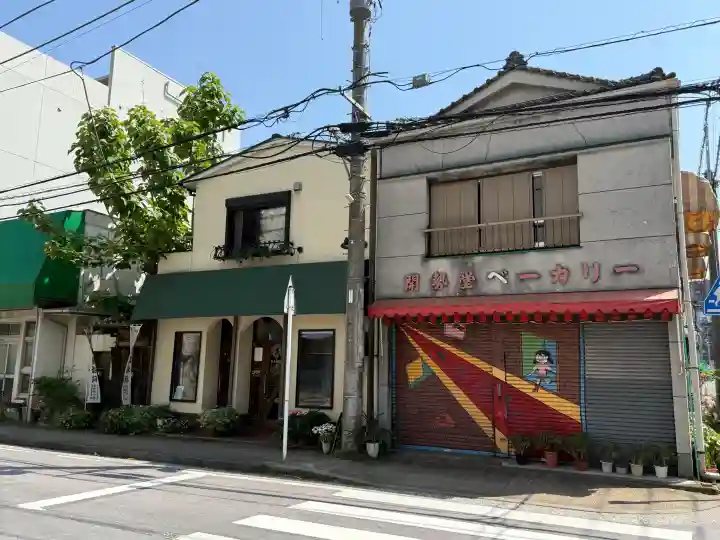 岩亀稲荷社の{uncategorized: "未分類", other: "その他", undefined: "問題あり", building: "その他建物", grave: "お墓", sacred_gate: "鳥居", guardian: "狛犬", statue: "像", buddha: "仏像", history: "歴史", nature: "自然", garden: "庭園", animal: "動物", pagoda: "塔", temizu: "手水舎", mountain_gate: "山門・神門", sanctuary: "本殿・本堂", subordinate: "末社・摂社", art: "芸術", scenery: "景色", jizo: "地蔵", ema: "絵馬", goshuin: "御朱印", omikuji: "おみくじ", items: "授与品その他", amulet: "お守り", goshuincho: "御朱印帳", eats: "食事", festival: "お祭り", votive_dance: "神楽", shichigosan: "七五三参", wedding: "結婚式", experience: "体験その他", initially: "初詣", around: "周辺", anti_infection: "感染症対策"}