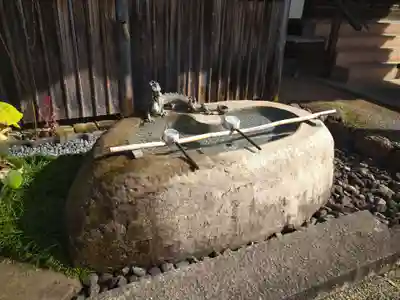 瀧泉寺の手水舎