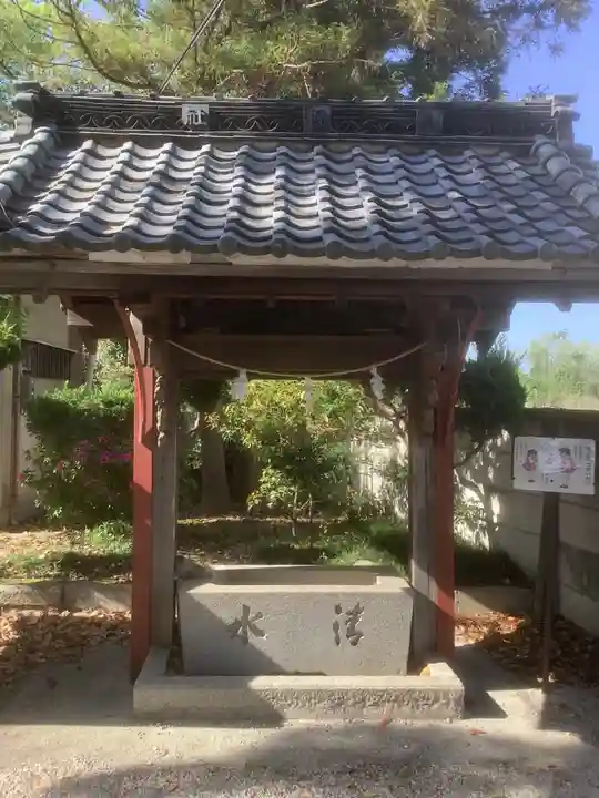 八幡社(西本地)の手水舎