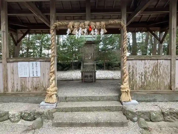 奈々美神社の{uncategorized: "未分類", other: "その他", undefined: "問題あり", building: "その他建物", grave: "お墓", sacred_gate: "鳥居", guardian: "狛犬", statue: "像", buddha: "仏像", history: "歴史", nature: "自然", garden: "庭園", animal: "動物", pagoda: "塔", temizu: "手水舎", mountain_gate: "山門・神門", sanctuary: "本殿・本堂", subordinate: "末社・摂社", art: "芸術", scenery: "景色", jizo: "地蔵", ema: "絵馬", goshuin: "御朱印", omikuji: "おみくじ", items: "授与品その他", amulet: "お守り", goshuincho: "御朱印帳", eats: "食事", festival: "お祭り", votive_dance: "神楽", shichigosan: "七五三参", wedding: "結婚式", experience: "体験その他", initially: "初詣", around: "周辺", anti_infection: "感染症対策"}