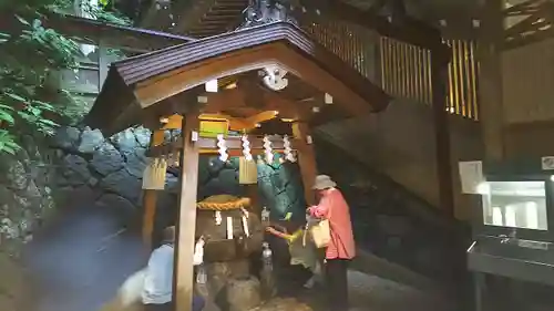 大神神社の手水舎