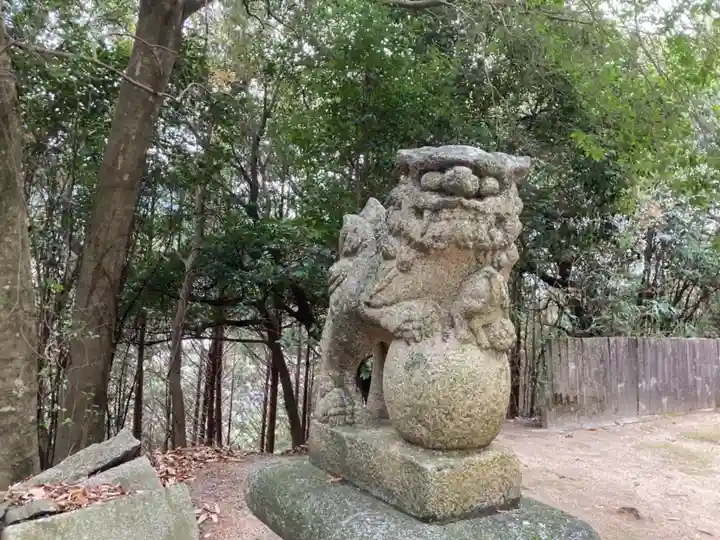 紀貫之社の狛犬