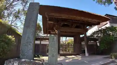 極楽寺（霊鷲山感應院極楽律寺）の山門・神門