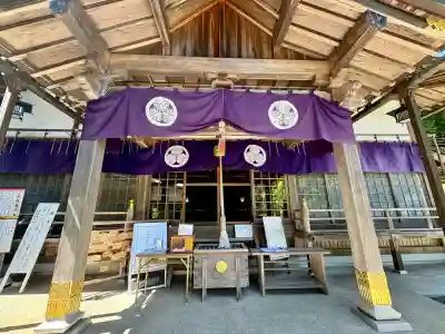 伊賀東照宮の{uncategorized: "未分類", other: "その他", undefined: "問題あり", building: "その他建物", grave: "お墓", sacred_gate: "鳥居", guardian: "狛犬", statue: "像", buddha: "仏像", history: "歴史", nature: "自然", garden: "庭園", animal: "動物", pagoda: "塔", temizu: "手水舎", mountain_gate: "山門・神門", sanctuary: "本殿・本堂", subordinate: "末社・摂社", art: "芸術", scenery: "景色", jizo: "地蔵", ema: "絵馬", goshuin: "御朱印", omikuji: "おみくじ", items: "授与品その他", amulet: "お守り", goshuincho: "御朱印帳", eats: "食事", festival: "お祭り", votive_dance: "神楽", shichigosan: "七五三参", wedding: "結婚式", experience: "体験その他", initially: "初詣", around: "周辺", anti_infection: "感染症対策"}