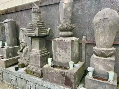 花岳院の{uncategorized: "未分類", other: "その他", undefined: "問題あり", building: "その他建物", grave: "お墓", sacred_gate: "鳥居", guardian: "狛犬", statue: "像", buddha: "仏像", history: "歴史", nature: "自然", garden: "庭園", animal: "動物", pagoda: "塔", temizu: "手水舎", mountain_gate: "山門・神門", sanctuary: "本殿・本堂", subordinate: "末社・摂社", art: "芸術", scenery: "景色", jizo: "地蔵", ema: "絵馬", goshuin: "御朱印", omikuji: "おみくじ", items: "授与品その他", amulet: "お守り", goshuincho: "御朱印帳", eats: "食事", festival: "お祭り", votive_dance: "神楽", shichigosan: "七五三参", wedding: "結婚式", experience: "体験その他", initially: "初詣", around: "周辺", anti_infection: "感染症対策"}