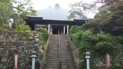 目の霊山　油山寺の本殿・本堂