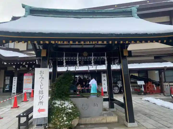 水戸東照宮の{uncategorized: "未分類", other: "その他", undefined: "問題あり", building: "その他建物", grave: "お墓", sacred_gate: "鳥居", guardian: "狛犬", statue: "像", buddha: "仏像", history: "歴史", nature: "自然", garden: "庭園", animal: "動物", pagoda: "塔", temizu: "手水舎", mountain_gate: "山門・神門", sanctuary: "本殿・本堂", subordinate: "末社・摂社", art: "芸術", scenery: "景色", jizo: "地蔵", ema: "絵馬", goshuin: "御朱印", omikuji: "おみくじ", items: "授与品その他", amulet: "お守り", goshuincho: "御朱印帳", eats: "食事", festival: "お祭り", votive_dance: "神楽", shichigosan: "七五三参", wedding: "結婚式", experience: "体験その他", initially: "初詣", around: "周辺", anti_infection: "感染症対策"}