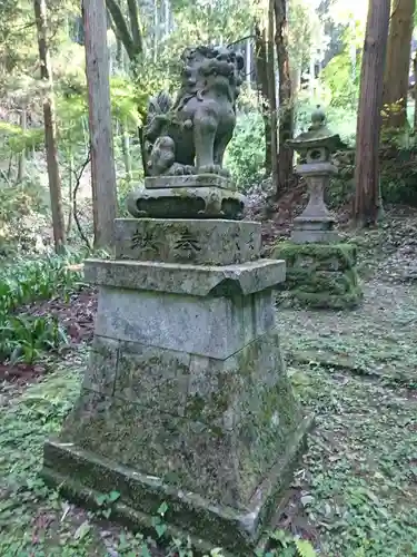 白山神社の狛犬