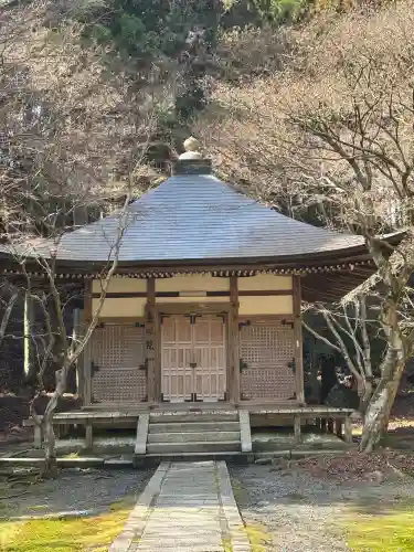 比叡山延暦寺の{uncategorized: "未分類", other: "その他", undefined: "問題あり", building: "その他建物", grave: "お墓", sacred_gate: "鳥居", guardian: "狛犬", statue: "像", buddha: "仏像", history: "歴史", nature: "自然", garden: "庭園", animal: "動物", pagoda: "塔", temizu: "手水舎", mountain_gate: "山門・神門", sanctuary: "本殿・本堂", subordinate: "末社・摂社", art: "芸術", scenery: "景色", jizo: "地蔵", ema: "絵馬", goshuin: "御朱印", omikuji: "おみくじ", items: "授与品その他", amulet: "お守り", goshuincho: "御朱印帳", eats: "食事", festival: "お祭り", votive_dance: "神楽", shichigosan: "七五三参", wedding: "結婚式", experience: "体験その他", initially: "初詣", around: "周辺", anti_infection: "感染症対策"}