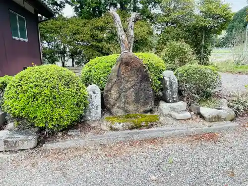佛性寺の{uncategorized: "未分類", other: "その他", undefined: "問題あり", building: "その他建物", grave: "お墓", sacred_gate: "鳥居", guardian: "狛犬", statue: "像", buddha: "仏像", history: "歴史", nature: "自然", garden: "庭園", animal: "動物", pagoda: "塔", temizu: "手水舎", mountain_gate: "山門・神門", sanctuary: "本殿・本堂", subordinate: "末社・摂社", art: "芸術", scenery: "景色", jizo: "地蔵", ema: "絵馬", goshuin: "御朱印", omikuji: "おみくじ", items: "授与品その他", amulet: "お守り", goshuincho: "御朱印帳", eats: "食事", festival: "お祭り", votive_dance: "神楽", shichigosan: "七五三参", wedding: "結婚式", experience: "体験その他", initially: "初詣", around: "周辺", anti_infection: "感染症対策"}