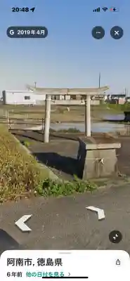 日吉神社の{uncategorized: "未分類", other: "その他", undefined: "問題あり", building: "その他建物", grave: "お墓", sacred_gate: "鳥居", guardian: "狛犬", statue: "像", buddha: "仏像", history: "歴史", nature: "自然", garden: "庭園", animal: "動物", pagoda: "塔", temizu: "手水舎", mountain_gate: "山門・神門", sanctuary: "本殿・本堂", subordinate: "末社・摂社", art: "芸術", scenery: "景色", jizo: "地蔵", ema: "絵馬", goshuin: "御朱印", omikuji: "おみくじ", items: "授与品その他", amulet: "お守り", goshuincho: "御朱印帳", eats: "食事", festival: "お祭り", votive_dance: "神楽", shichigosan: "七五三参", wedding: "結婚式", experience: "体験その他", initially: "初詣", around: "周辺", anti_infection: "感染症対策"}