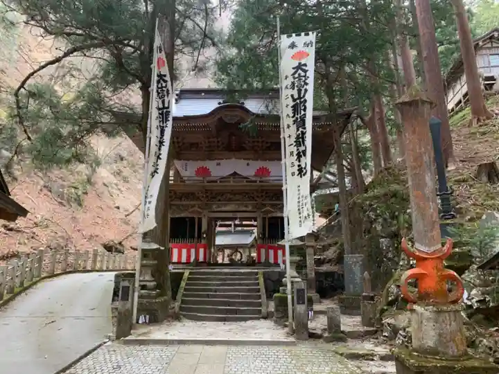 大嶽山那賀都神社の山門・神門