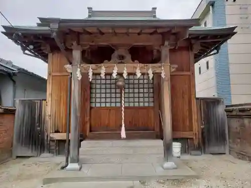 白山神社の本殿