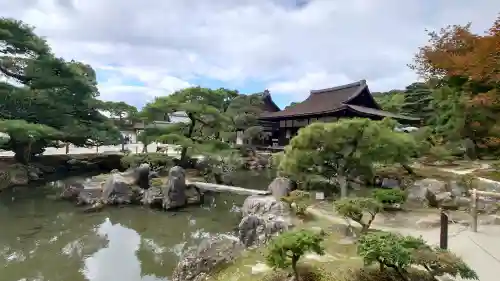 慈照寺（慈照禅寺・銀閣寺）の{uncategorized: "未分類", other: "その他", undefined: "問題あり", building: "その他建物", grave: "お墓", sacred_gate: "鳥居", guardian: "狛犬", statue: "像", buddha: "仏像", history: "歴史", nature: "自然", garden: "庭園", animal: "動物", pagoda: "塔", temizu: "手水舎", mountain_gate: "山門・神門", sanctuary: "本殿・本堂", subordinate: "末社・摂社", art: "芸術", scenery: "景色", jizo: "地蔵", ema: "絵馬", goshuin: "御朱印", omikuji: "おみくじ", items: "授与品その他", amulet: "お守り", goshuincho: "御朱印帳", eats: "食事", festival: "お祭り", votive_dance: "神楽", shichigosan: "七五三参", wedding: "結婚式", experience: "体験その他", initially: "初詣", around: "周辺", anti_infection: "感染症対策"}