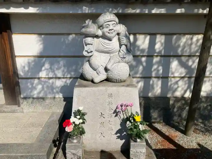 龍華寺の{uncategorized: "未分類", other: "その他", undefined: "問題あり", building: "その他建物", grave: "お墓", sacred_gate: "鳥居", guardian: "狛犬", statue: "像", buddha: "仏像", history: "歴史", nature: "自然", garden: "庭園", animal: "動物", pagoda: "塔", temizu: "手水舎", mountain_gate: "山門・神門", sanctuary: "本殿・本堂", subordinate: "末社・摂社", art: "芸術", scenery: "景色", jizo: "地蔵", ema: "絵馬", goshuin: "御朱印", omikuji: "おみくじ", items: "授与品その他", amulet: "お守り", goshuincho: "御朱印帳", eats: "食事", festival: "お祭り", votive_dance: "神楽", shichigosan: "七五三参", wedding: "結婚式", experience: "体験その他", initially: "初詣", around: "周辺", anti_infection: "感染症対策"}