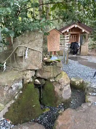 眞名井神社（籠神社奥宮）の{uncategorized: "未分類", other: "その他", undefined: "問題あり", building: "その他建物", grave: "お墓", sacred_gate: "鳥居", guardian: "狛犬", statue: "像", buddha: "仏像", history: "歴史", nature: "自然", garden: "庭園", animal: "動物", pagoda: "塔", temizu: "手水舎", mountain_gate: "山門・神門", sanctuary: "本殿・本堂", subordinate: "末社・摂社", art: "芸術", scenery: "景色", jizo: "地蔵", ema: "絵馬", goshuin: "御朱印", omikuji: "おみくじ", items: "授与品その他", amulet: "お守り", goshuincho: "御朱印帳", eats: "食事", festival: "お祭り", votive_dance: "神楽", shichigosan: "七五三参", wedding: "結婚式", experience: "体験その他", initially: "初詣", around: "周辺", anti_infection: "感染症対策"}